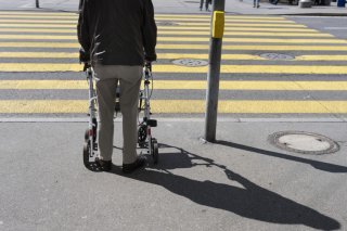 A Genève, le projet-pilote de réhabilitation améliorée en chirurgie et en réseau (RAC Réseau) va être pérennisé. Il permet de réduire la durée d'hospitalisation liée à une opération et de générer des économies globales (illustration). KEYSTONE/GAETAN BALLY